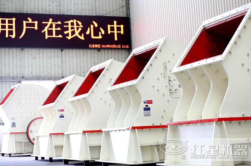 錘式破碎機(jī)車間實(shí)拍圖，多種型號可供挑選